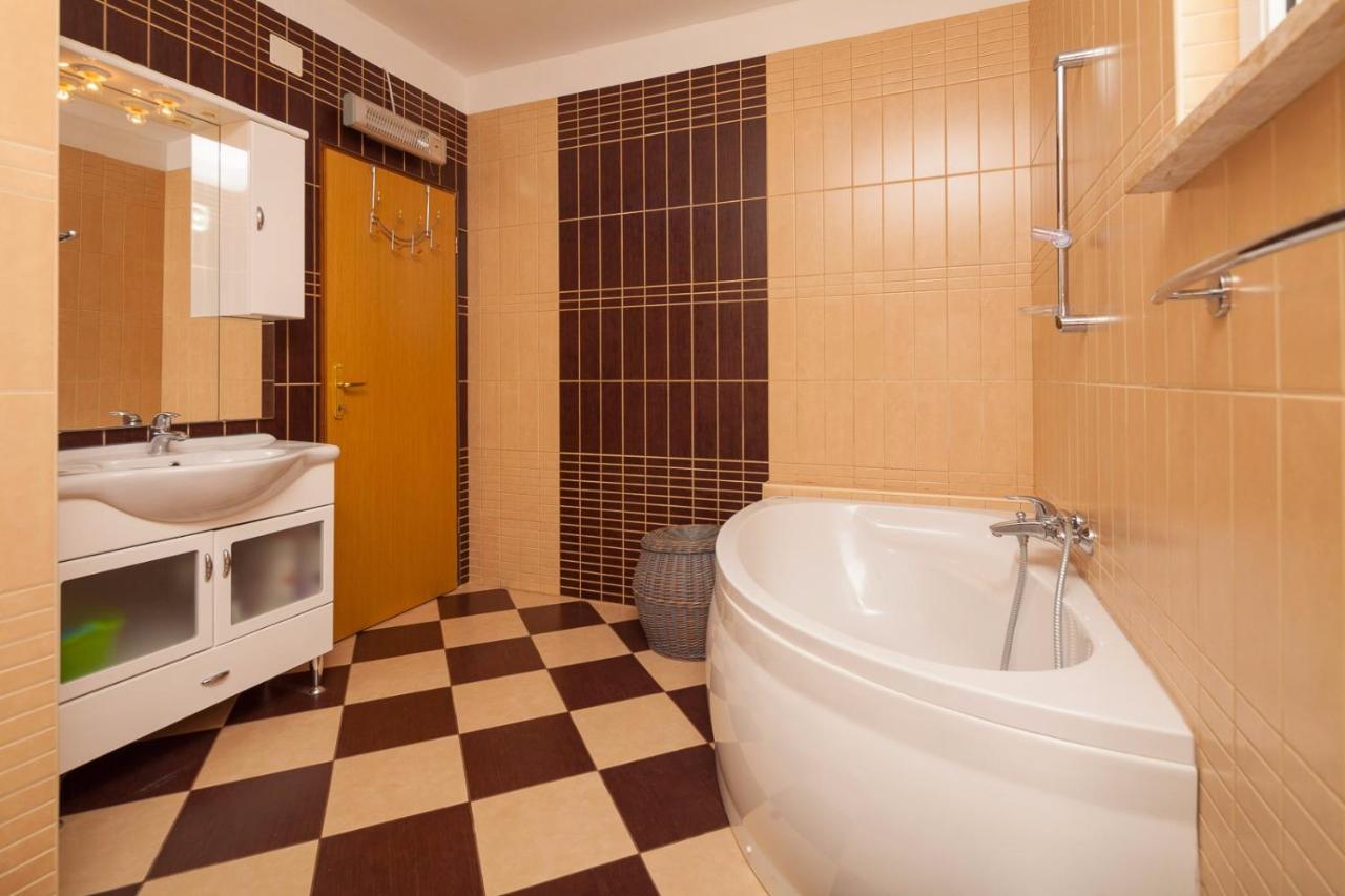 Spacious Apartment With Parking&Garden Marcana Экстерьер фото