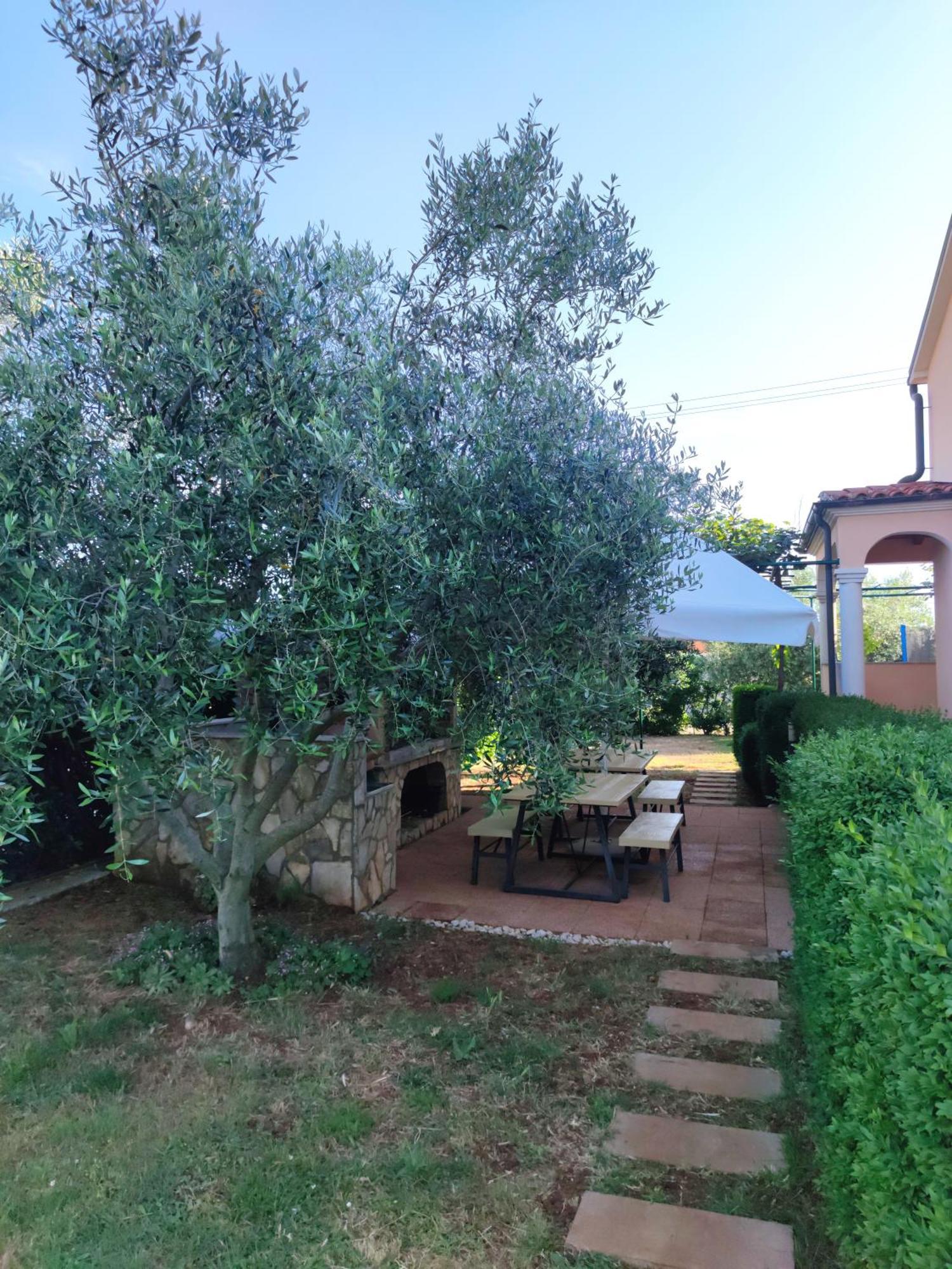 Spacious Apartment With Parking&Garden Marcana Номер фото
